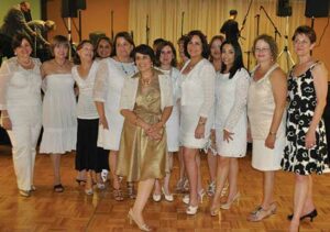Grupo de las Graduadas de la clase del 85.