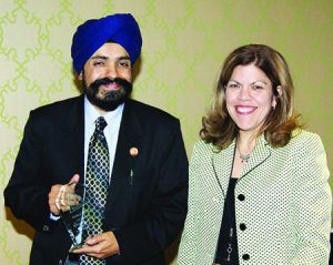 Dr. Jasvender Singh (conferenciante invitado), Dra. María Chirino.